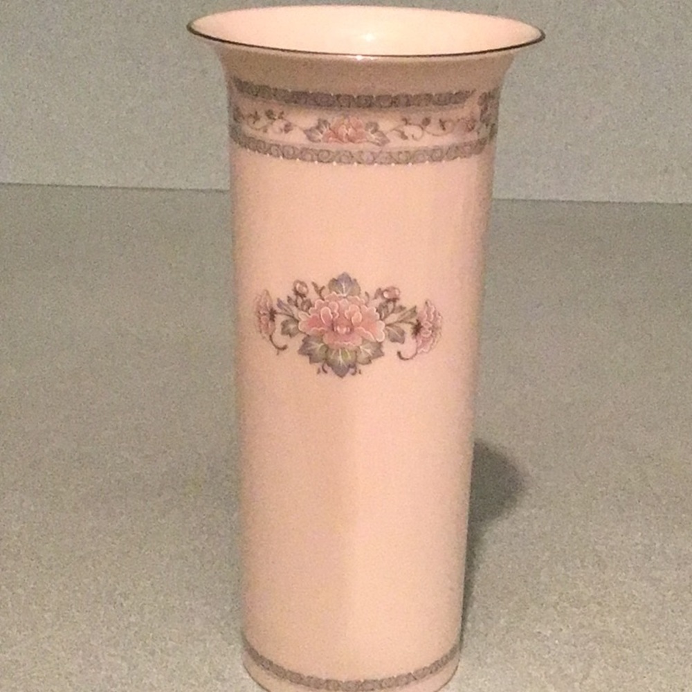 VINTAGE LENOX CHARLESTON VASE - Picture 3 of 4